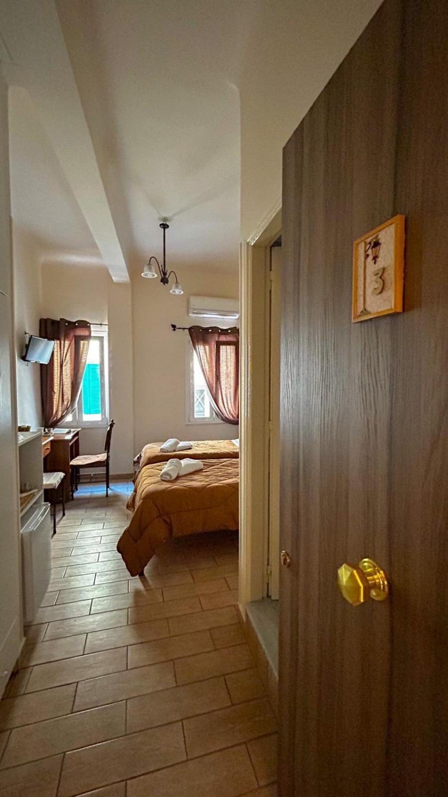 Central 9 Rooms Ермуполіс Номер фото